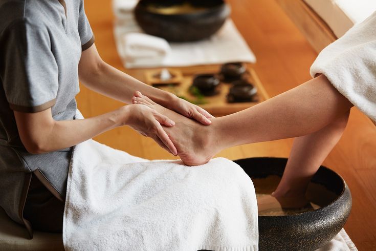 Luxury Pedicure with Sip and Paint